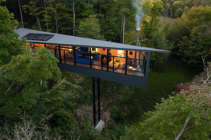 Budowa domy WK1 w lesie vintage