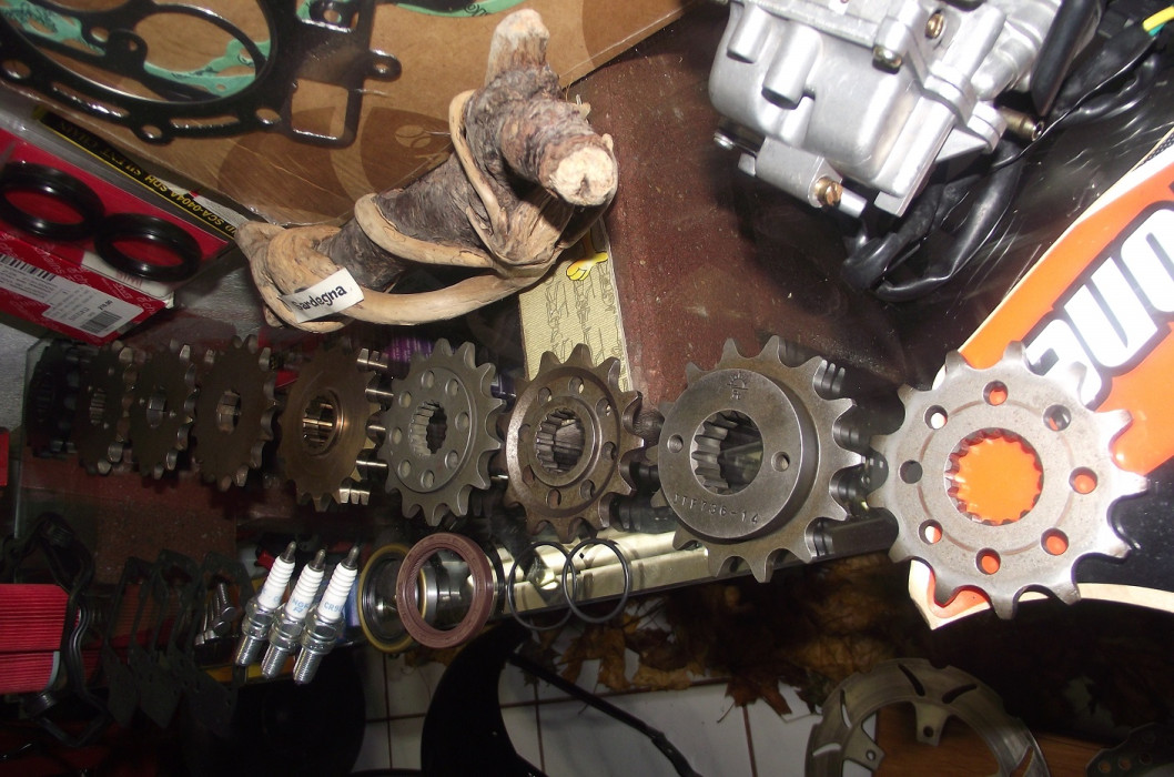 KTM 500/450/250 zebatka 520 JT przod 14z nowa wk1